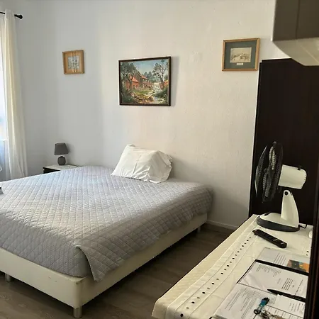 Charming In 20 M² With Sunny Terrace Фуншал