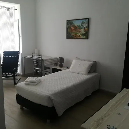 Апартаменты Charming In 20 M² With Sunny Terrace Фуншал