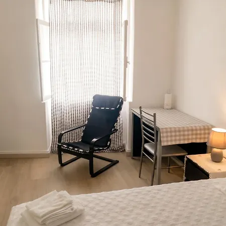 Charming In 20 M² With Sunny Terrace Фуншал